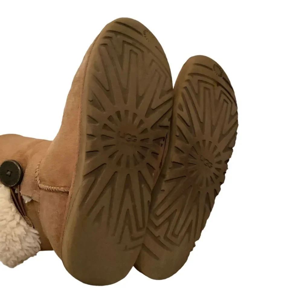 Ugg Short Bailey Button Boots Tan Size 8